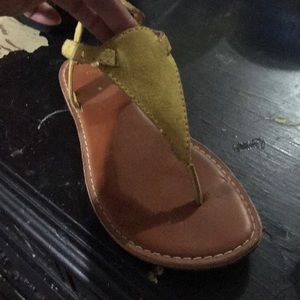 Thong sandles size 8 yellow color practical new